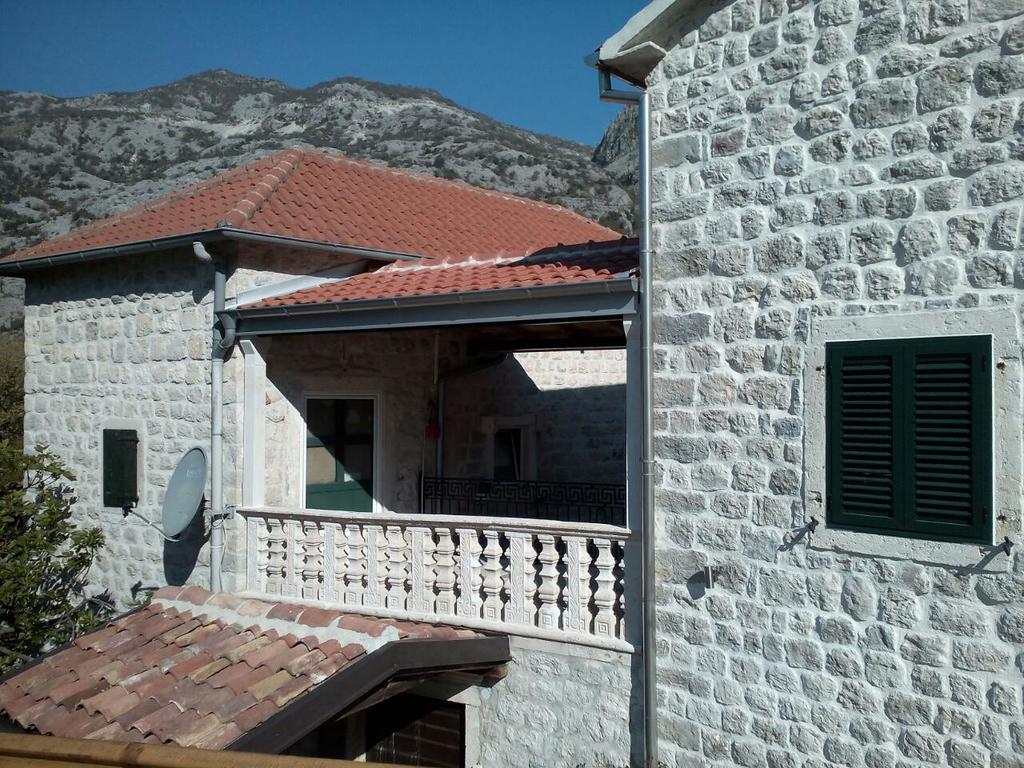 Apartments Sneza Risan Buitenkant foto